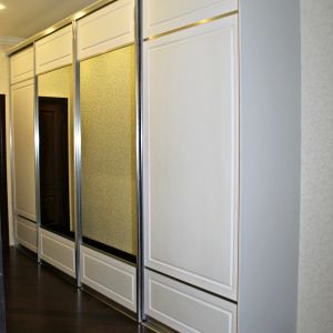 Белый шкаф с фрезеровкой, длинный и шикарный