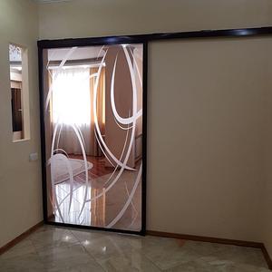 Дверь-купе из прозрачного стекла