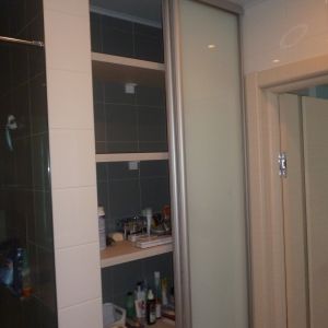 Встроенный шкаф-купе в ванной 3