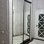 Встроенная гардеробная с зеркальными дверями купе [3]