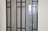 Подвесные раздвижные двери с матовыми стеклами Триплекс